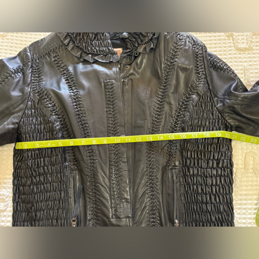 Double D Ranch AMAZING Leather coat. Worn 2x. Smoke free home. - Picture 7 of 10